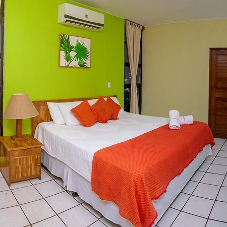 Banana Palms Hotel Rio Dulce Town Kültér fotó