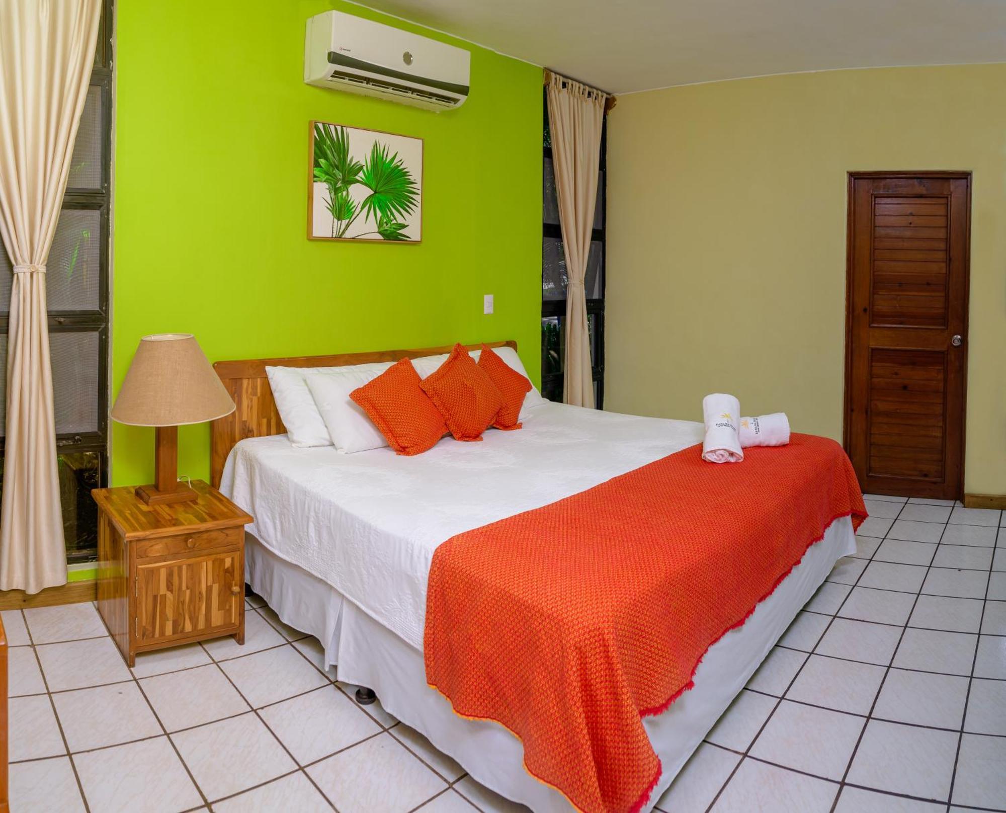 Banana Palms Hotel Rio Dulce Town Kültér fotó
