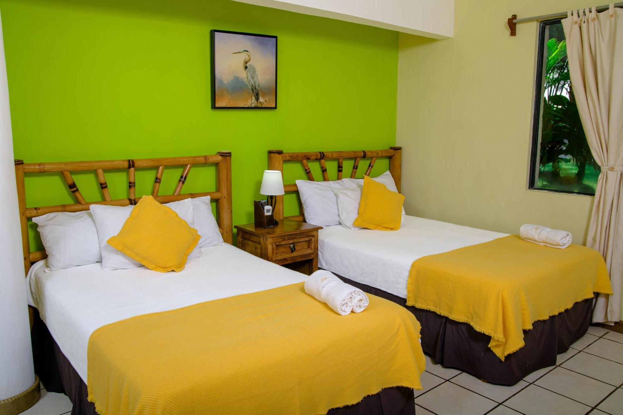Banana Palms Hotel Rio Dulce Town Kültér fotó