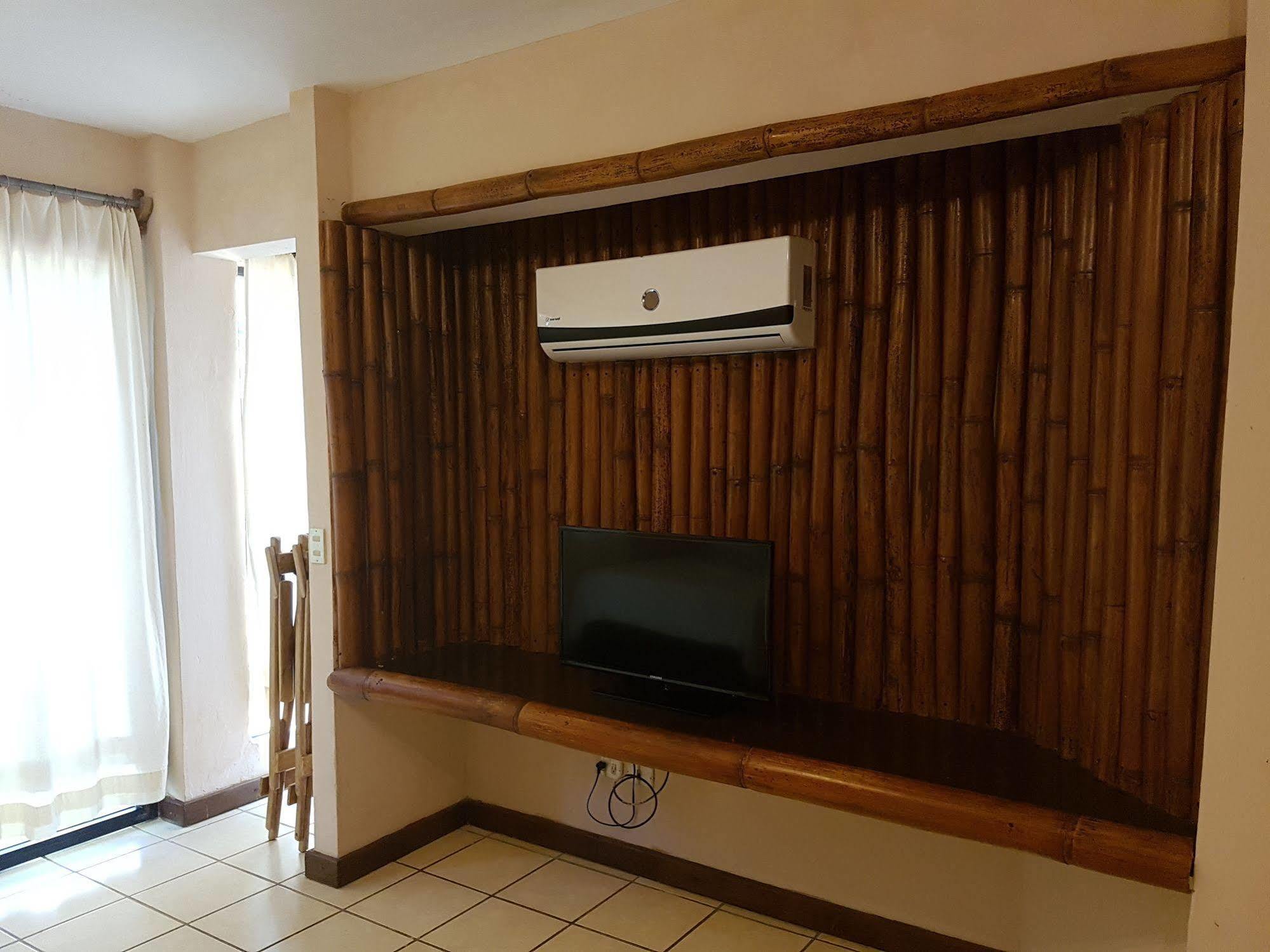 Banana Palms Hotel Rio Dulce Town Kültér fotó