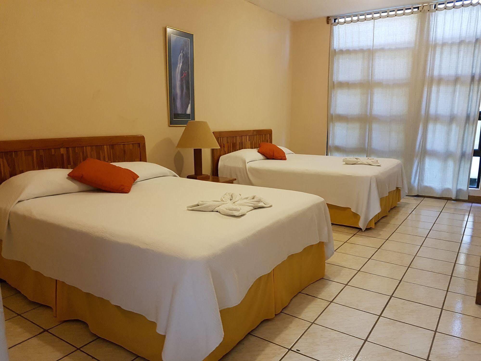 Banana Palms Hotel Rio Dulce Town Kültér fotó