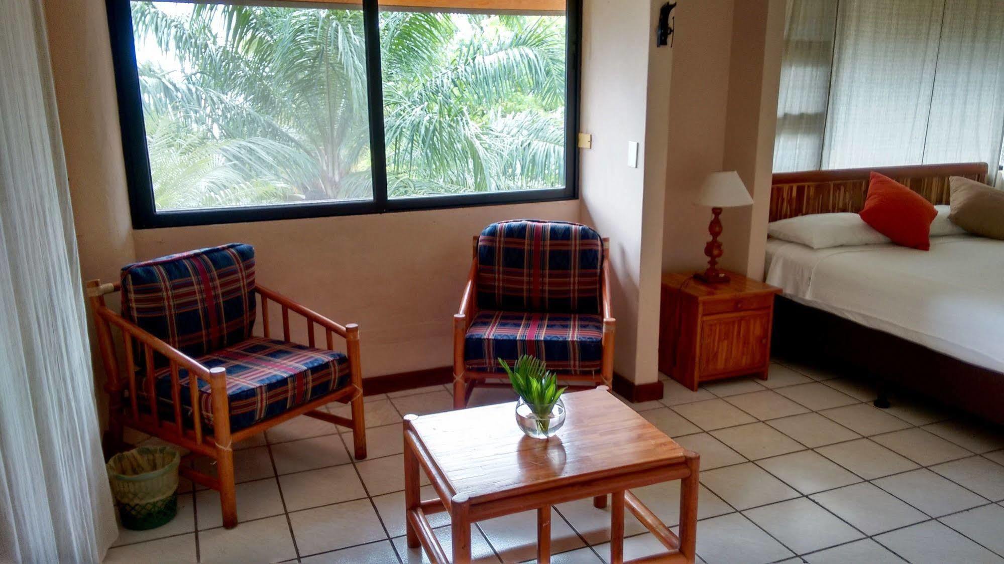 Banana Palms Hotel Rio Dulce Town Kültér fotó