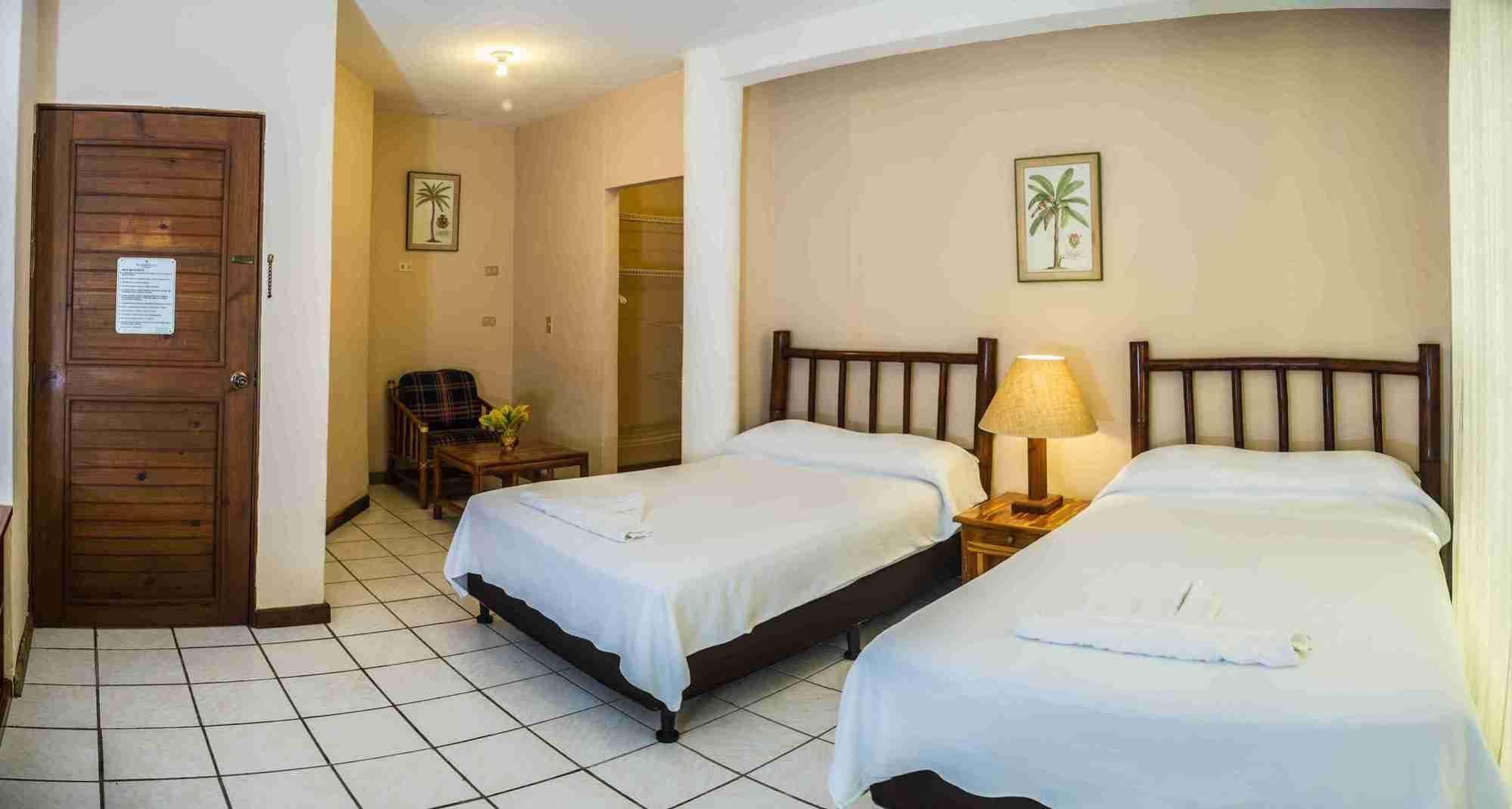 Banana Palms Hotel Rio Dulce Town Kültér fotó