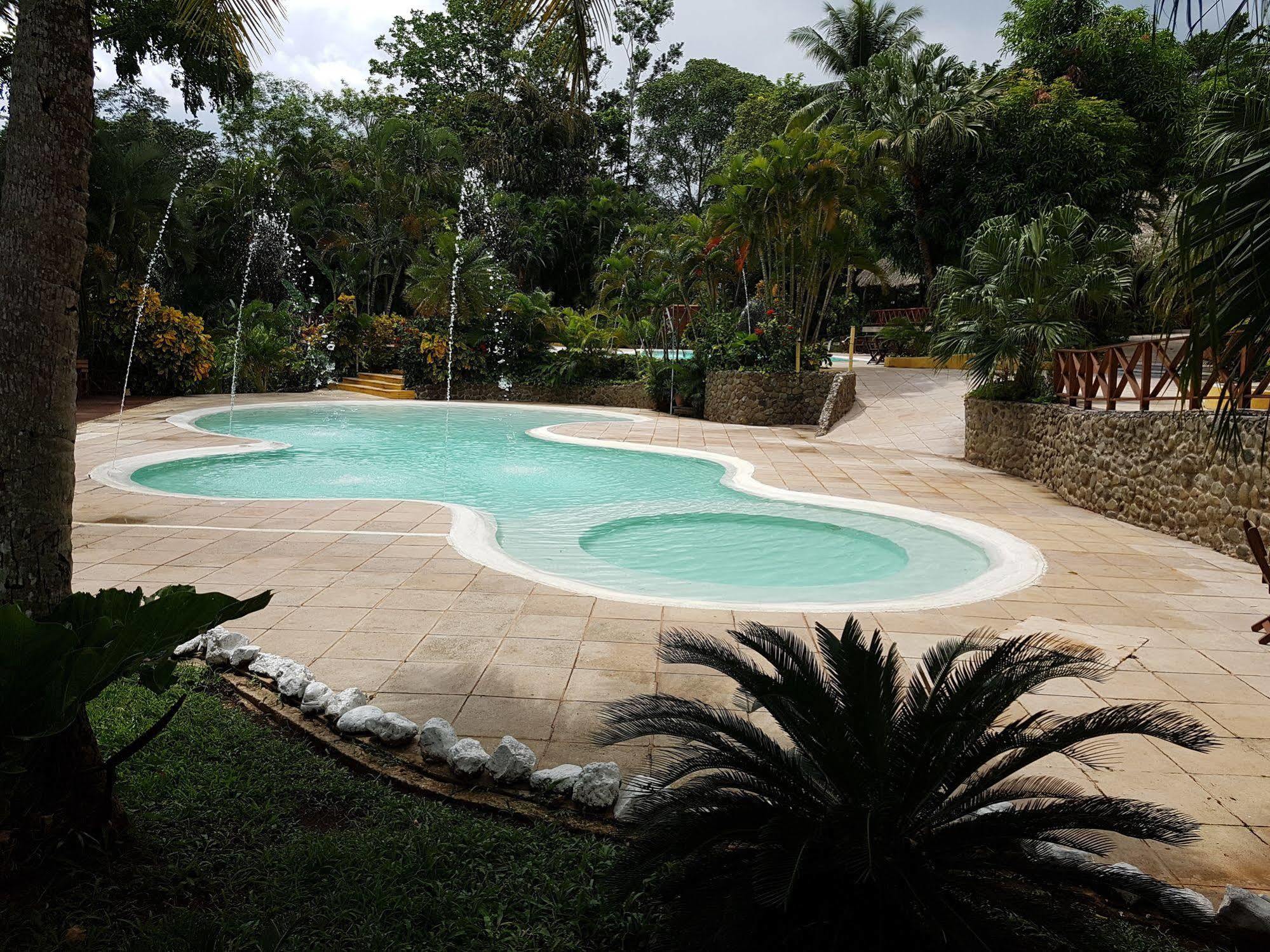 Banana Palms Hotel Rio Dulce Town Kültér fotó